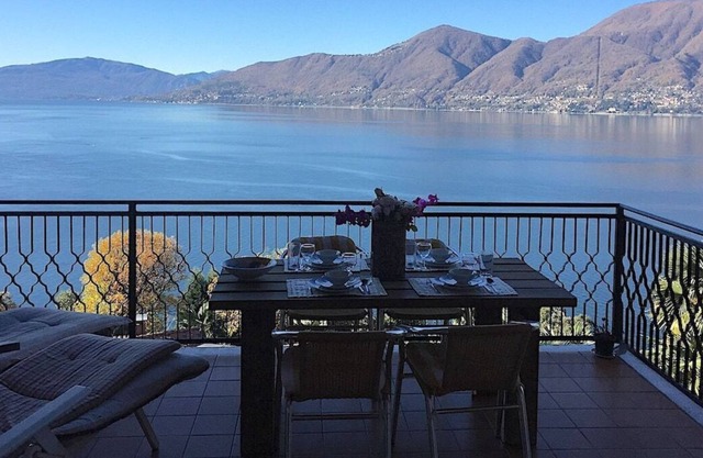 Amelia 3 with lake view and pool in Brezzo di Bede