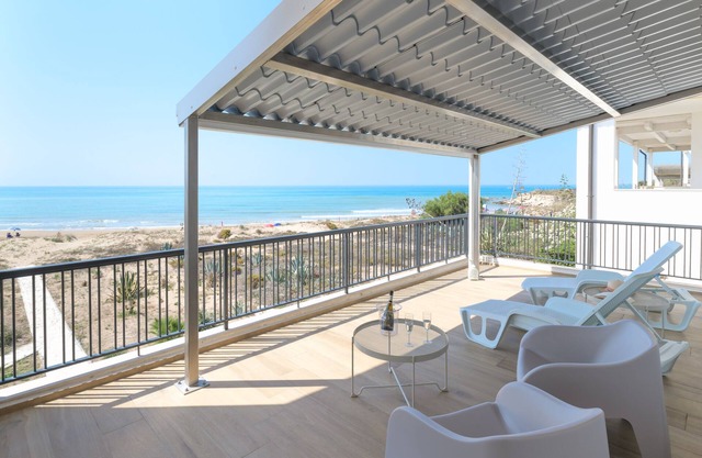 Amelia, villa am Sandstrand von Caucana (Punta Secca), mit großer Terrasse