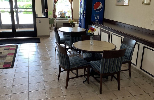 Amelia Inn & Suites