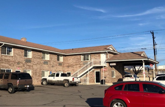 Ameri-Stay Inn & Suites