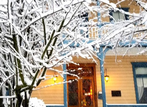 American River Inn