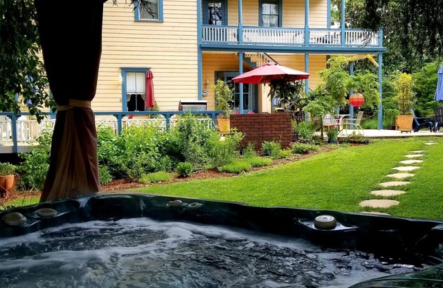 American River Inn