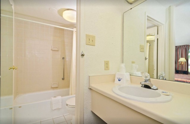 Americas Best Value Inn Wilson - EINHEIT 22 2 BETTEN ERSTER STOCK