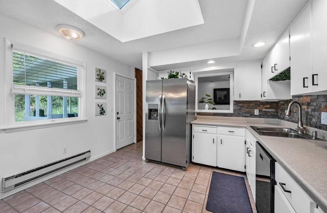 Amherst Oasis: Ideal Location Near Oberlin College & Cedar Point! 3 Beds 2 Bath