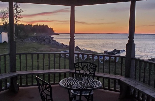 Amherst Shore Country Inn