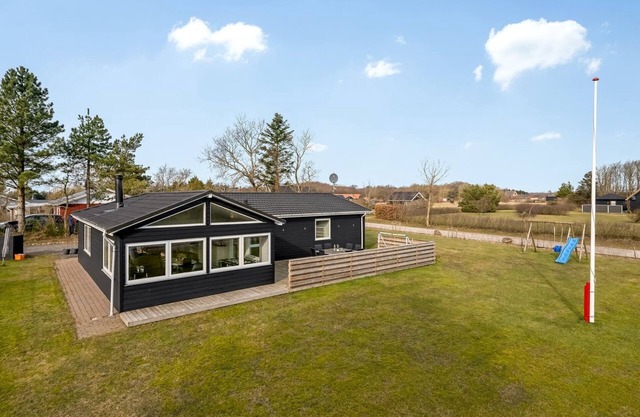 "Amine" - 300m to the inlet by Interhome