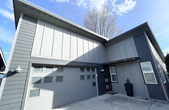 Ammon Place Getaway - Modern house, close to Centennial Trail and Riverstone!