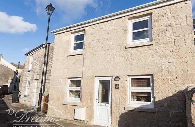 Ammonite Cottage, FORTUNESWELL
