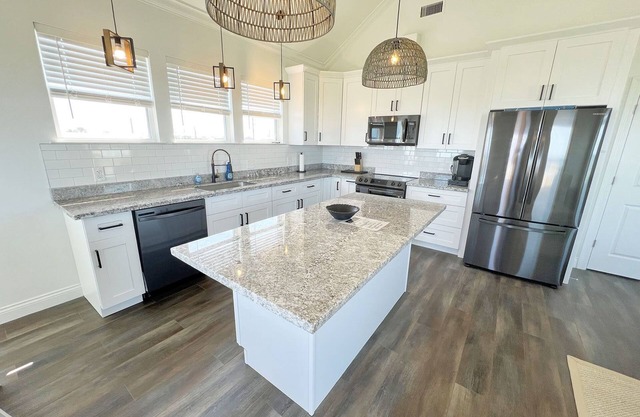 AMO - Beachfront - Island Realty
