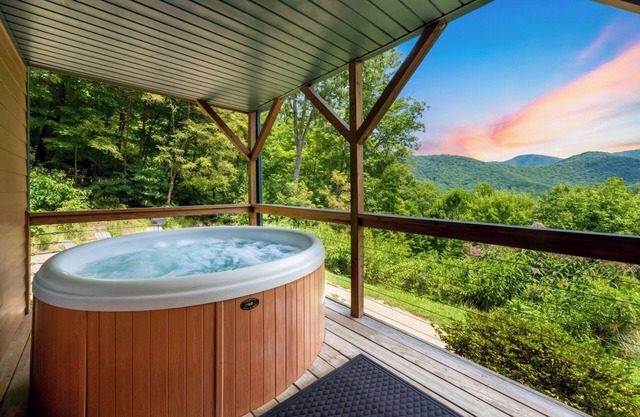 Among the Clouds by AvantStay | Views + Hot Tub