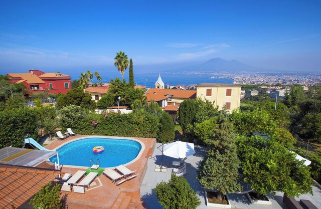 AMORE RENTALS - Villa Amore with Private Swimming Pool, Garden and Parking