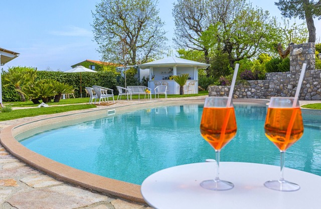AMORE RENTALS - Resort Ravenna - Villa Cavaliere with Terrace, Shared Swimming Pool, Ideal for Events