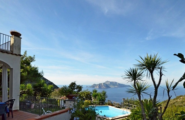 AMORE RENTALS - Villa Posidonia with Sea View, Swimming Pool and Garden