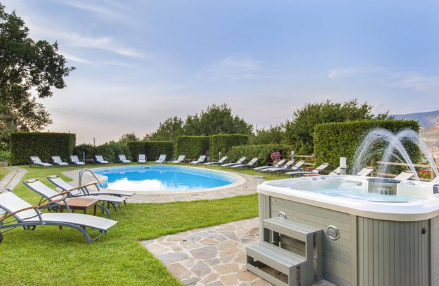 AMORE RENTALS - Villa La Ventana with Private Swimming Pool, Garden, Jacuzzi, Sea view and Parking