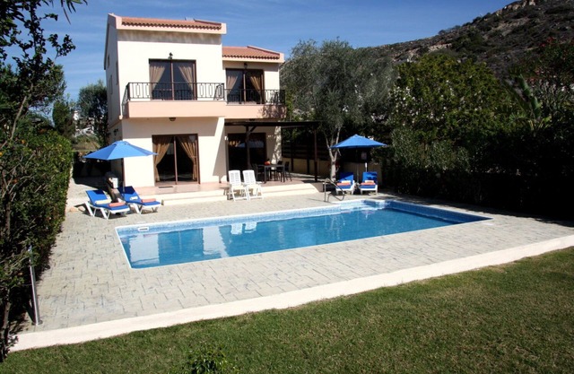 AMPHITRIT VILLA. Luxuriöse Villa nur 200 Meter vom Strand entfernt. Gratis Wifi