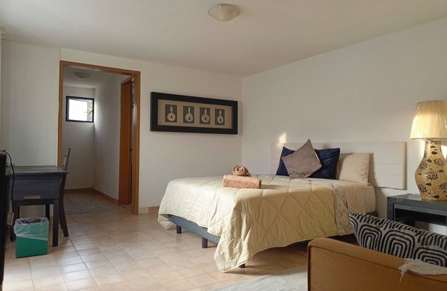 Amplia habitación con baño y terraza privados en Querétaro