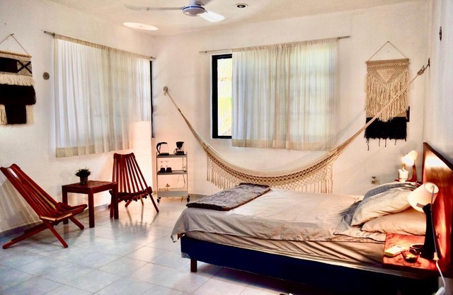 Amplia Habitación Independiente a 1 minuto de la Playa