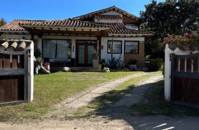 Amplia Habitación Cuádruple en Entorno Campestre