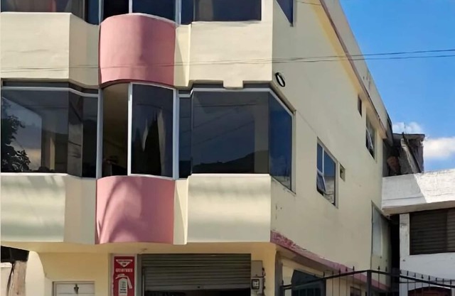 Amplio apartamento familiar en el centro de Baños incluye garaje.