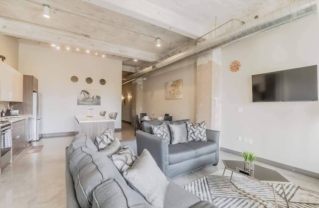 Amyfinehouse|Breakfast+Valet+Steps to Attractions