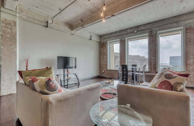 Amyfinehouse | Breakfast + Valet + Pool + Gym Access