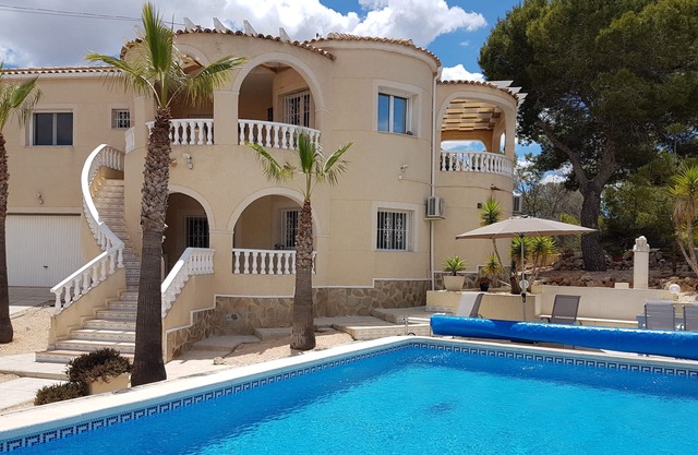Neu auf dem Markt, das ist der spanische Himmel. Eine erstaunliche Villa in Alicante.