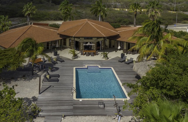 An amazing oceanfront villa with ocean access