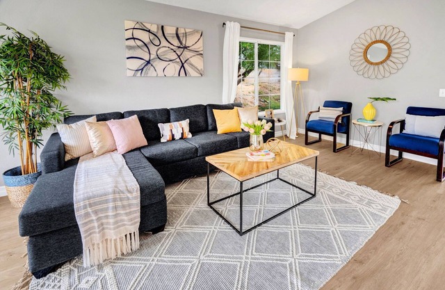 An Beautiful Designed Home in LA Suburb For Family