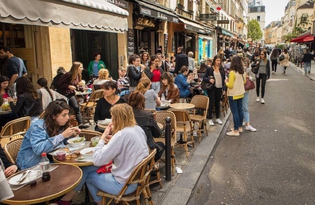 AN ICONIC PLACE IN AN ICONIC LOCATION AT RUE MALHER - LE MARAIS