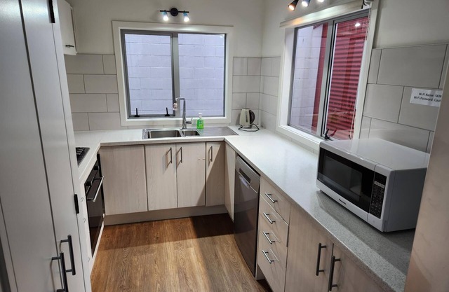 An Inner City 4-bedroom Townhouse With two Carparks