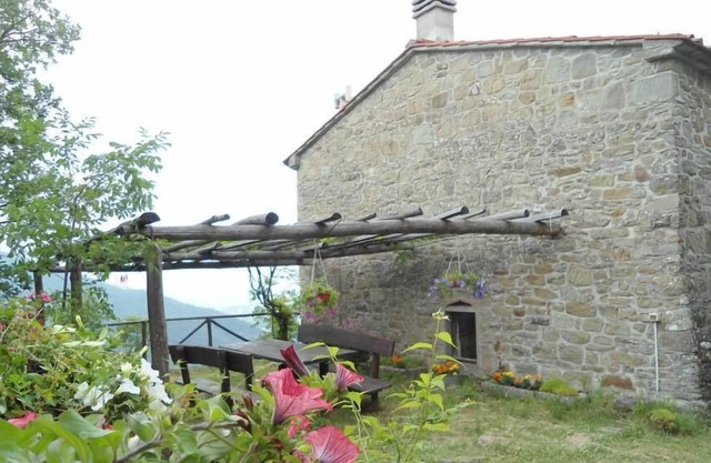 Ein alter Wachturm der Burg San Leolino