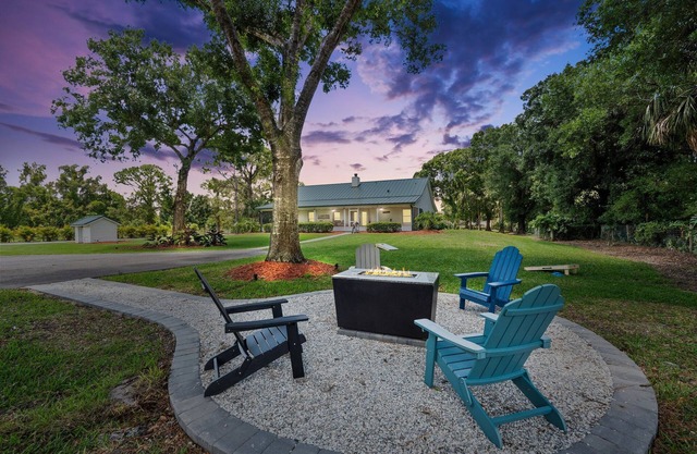 Ana's Country House large 4-bedroom house 1 acre in beautiful Vero Beach