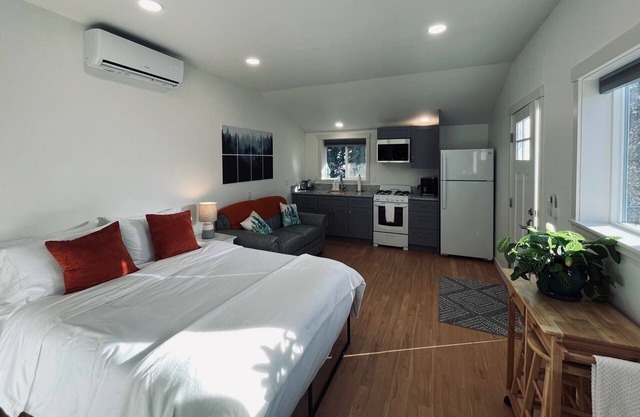 Anacortes Studio Guest Suite