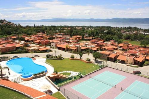 ANANA El Dorado 305 | Pool & Lake Views