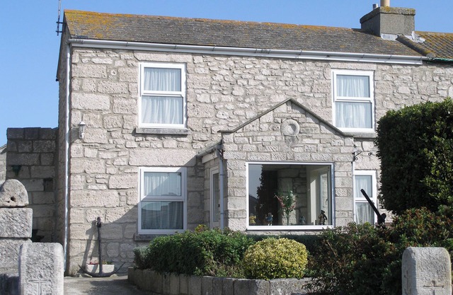 ANCHOR COTTAGE, pet friendly, with a garden in Weston, Portland