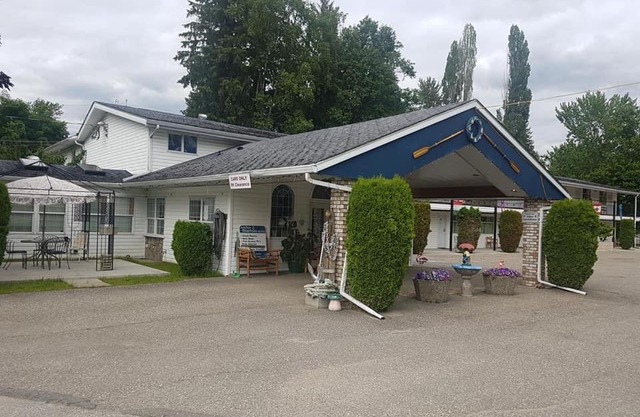 Anchor Riverfront Motel