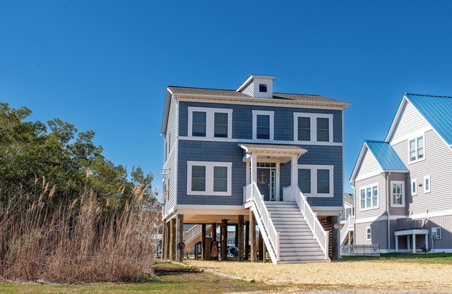 Anchor's Away - Waterfront, Pet Friendly, Pools!