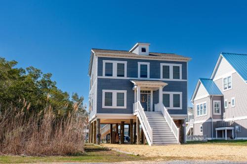 Anchor's Away - Waterfront, Pet Friendly, Pools!