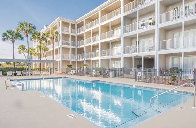 Anchors Awave! Cozy Coastal Condo, Pool, Hot Tub, Gulf View, Steps to the Beach!