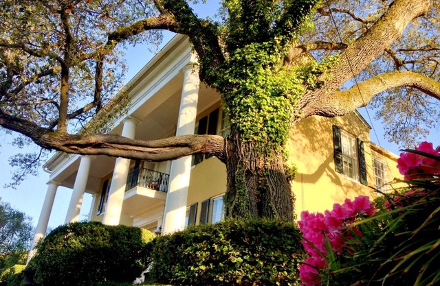 Anchuca Historic Mansion & Inn