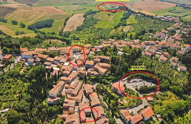 Ancient Domus with exclusive courtyard and independent annex in the center of the village