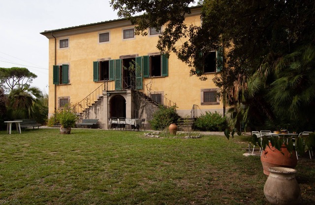Altes Landhaus in der Landschaft von Lucca