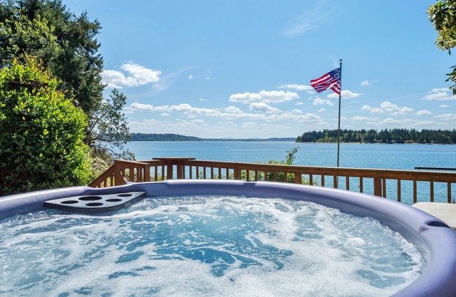 Anderson Island Luxury Beach Home