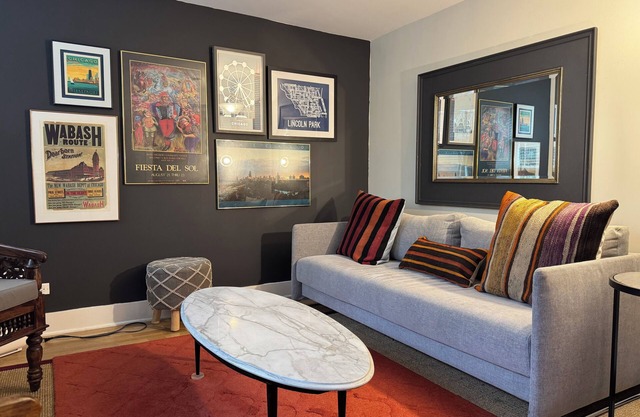 Andersonville 2BR Garden Apt, Parking + Steps to Transit & Shops