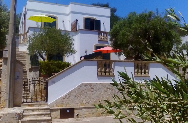 ANDRANO. Ort CAVE GREEN. Villa mit Meerblick