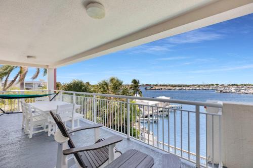 Andros - Spacious 2x2 Waterfront Condo