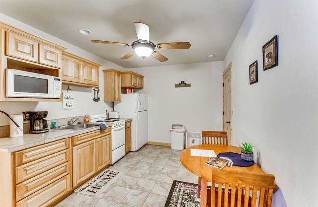 Angel Fire Apartment ~ 2 Mi to Resort!