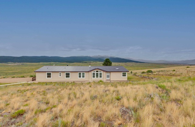 Angel Fire Home: Sangre de Cristo Mountains View!