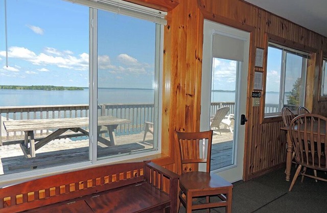 Angel Rock Waterfront Cottages and Vacation Homes