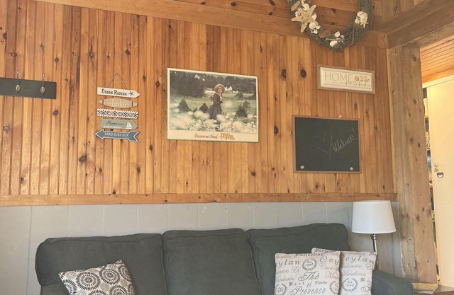 Angela’s Cottage by the sea- steps away from private beach!
